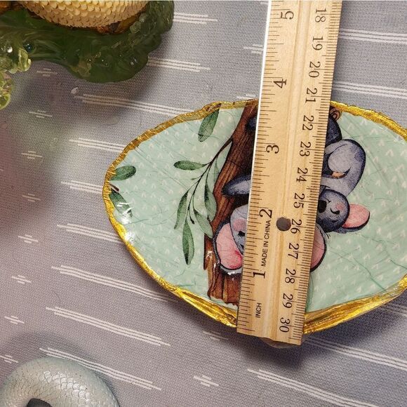 DECOUPAGE CLAM SHELL DECOUPAGE TRINKET DISH WITH KOALA BEAR AND BABY - Picture 9 of 10